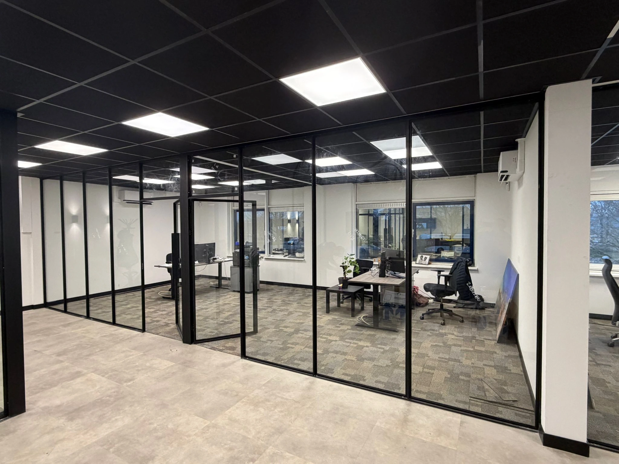 Kantoor glazen wanden